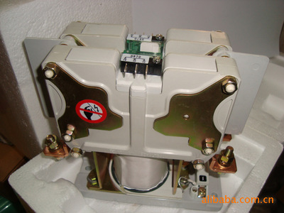 機(jī)車專用直流接觸器S296A-3-110V現(xiàn)貨供應(yīng)及圖片展示——昆明市盤龍區(qū)昌茂五金交電經(jīng)營部